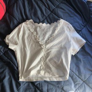 WHITE FLORAL V-NECK CROP TOP